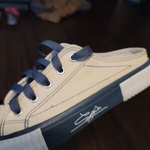 Mutuoni slip on shoes